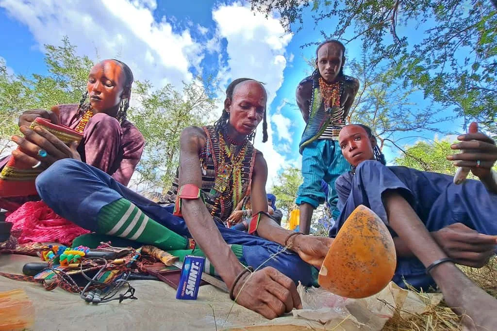 wodaabe of chad doing her make-up for the gerewol
