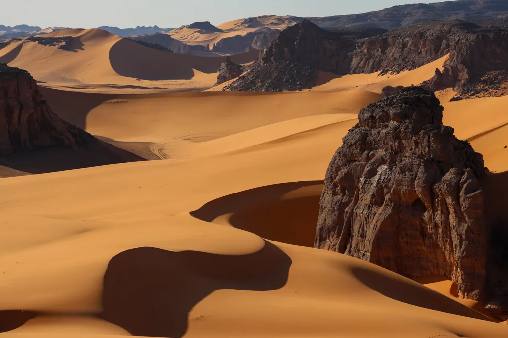 The Tassili N'Ajjer. landscapes and rock art in the Sahara