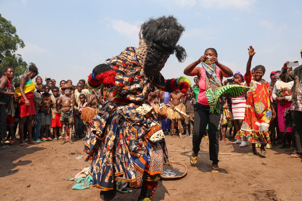 máscara luvale danzando imperio lunda